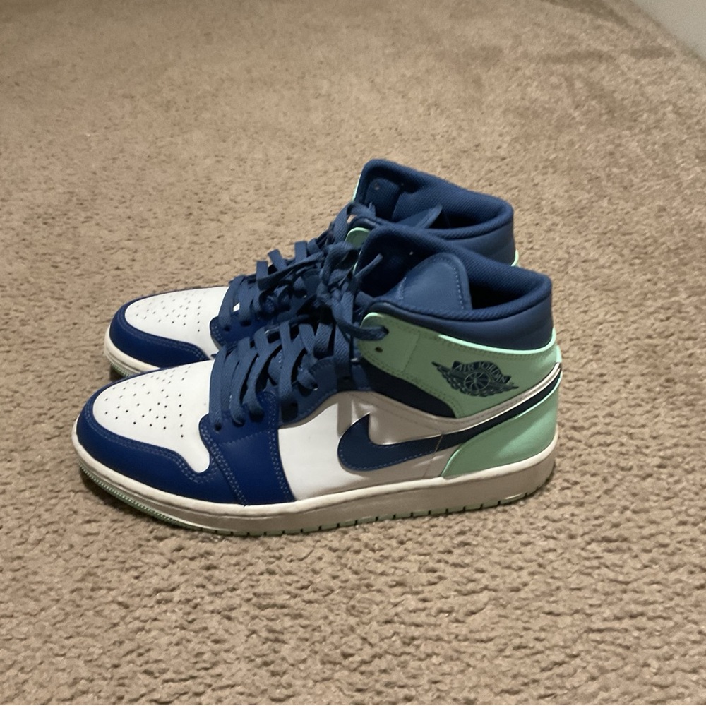 Jordan Athletic Shoes Blue and Green - Picture 1 of 3